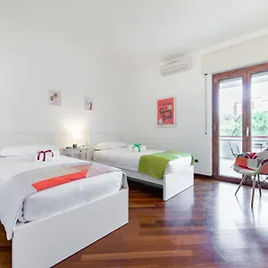 Appartamento Roomy With Terrace & Parking, Bari