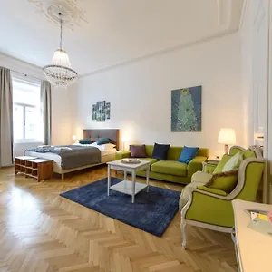 Senator Stephansplatz By Ichbucheat Apartment Vienna